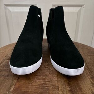 Sorel Out N About Slip On Wedge Black Suede size 10.5